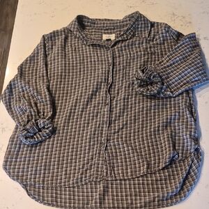 American Eagle Gray & Black Plaid Flannel Shirt